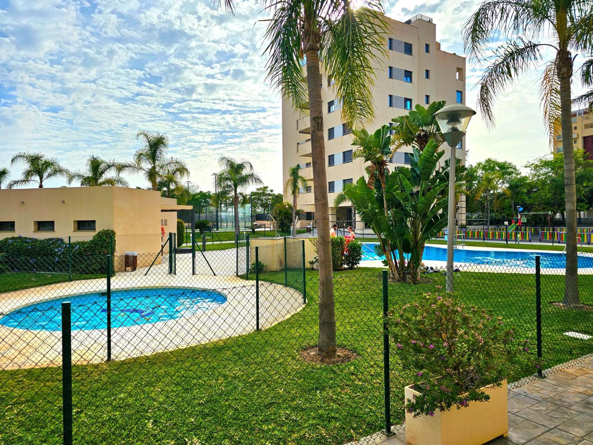 Sup T12 People - Alojamientos La Torre Torre Del Mar Exterior photo