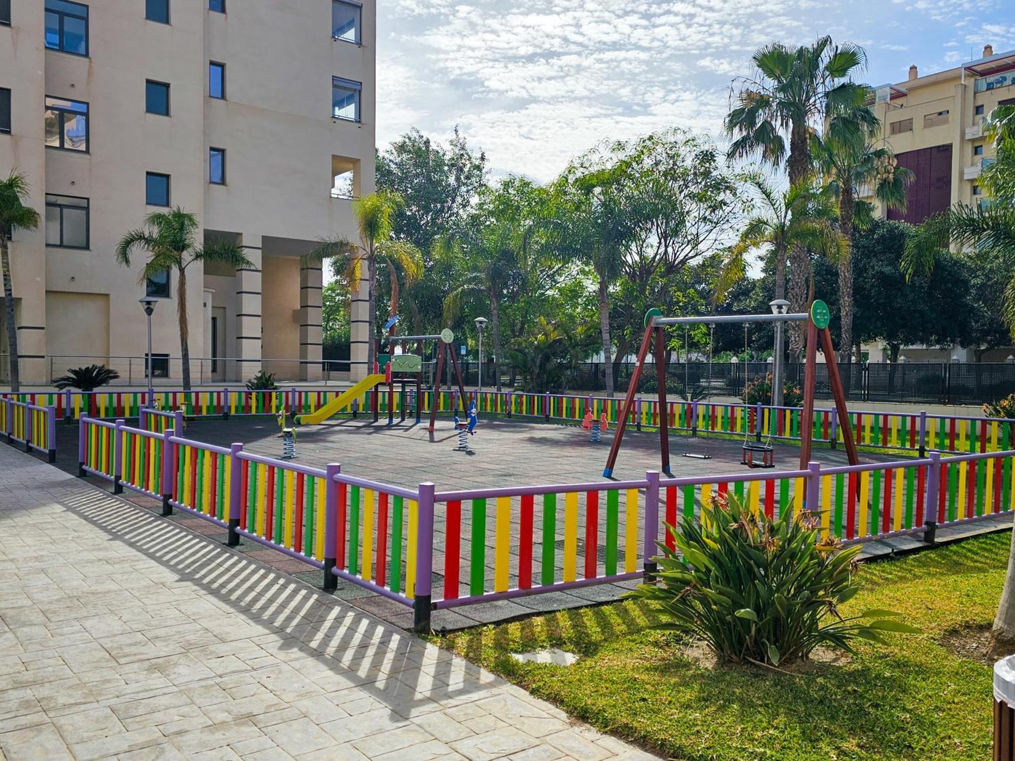 Sup T12 People - Alojamientos La Torre Torre Del Mar Exterior photo